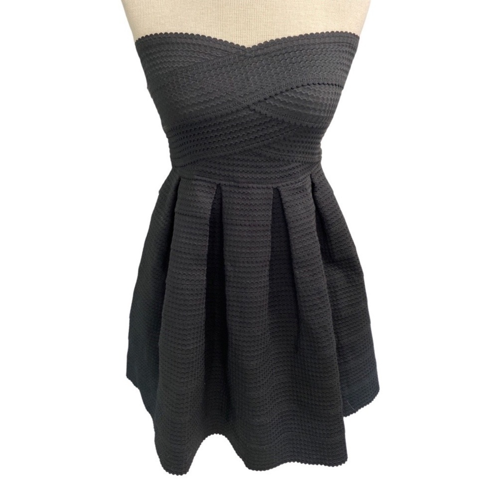 Honey Punch Black Strapless Box Pleats Dress Size Large NEW